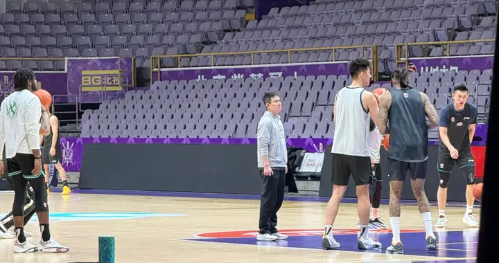 备战北控！提前半小时训练，展望比赛，回应三连客与赵继伟伤情