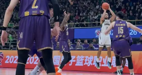 朱松玮关键三分球制胜！付豪空砍33分 北控险胜辽宁终结4连败