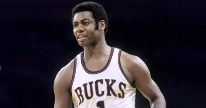 又轰下34+21+12！抱歉罗伯特森：你从历史第二变成了历史第三