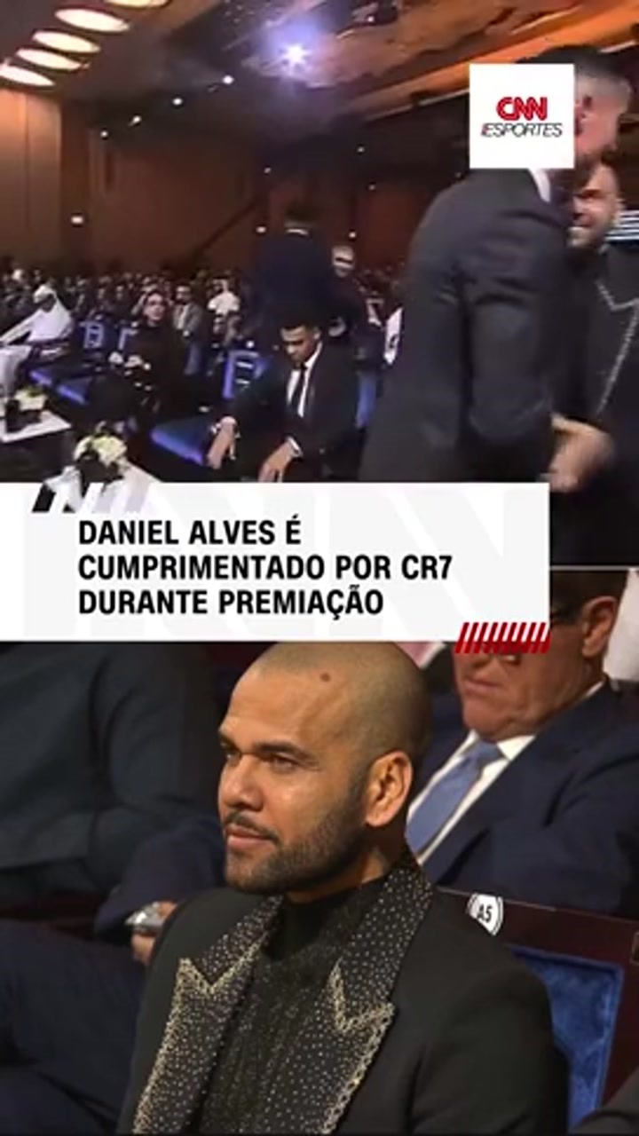 出狱后首度公开露面！42岁阿尔维斯出席环足奖颁奖礼