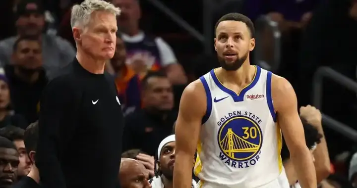 输猛龙3人习惯性引崩盘！科尔糟糕用人，库里格林关键时刻又垮了