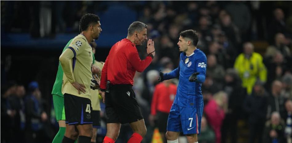 跟队：弗里克逐步让阿劳霍回归，可能不让他踢西超杯和国王杯