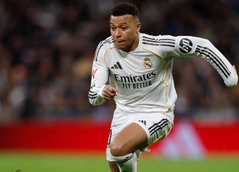 皇马官方：姆巴佩左膝受伤 预计至少伤缺3周