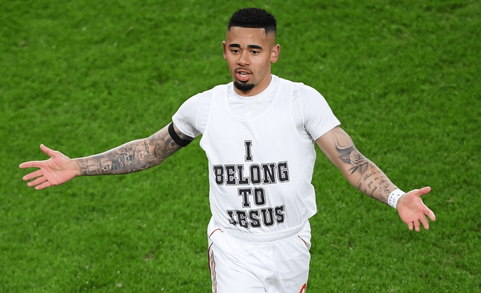 跟队：违反英足总相关规定 热苏斯展示宗教标语可能被罚