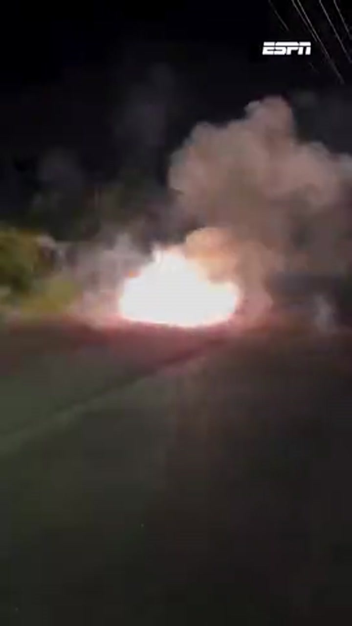 爱听响！巴萨旧将德斯特在街上燃放数万枚鞭炮