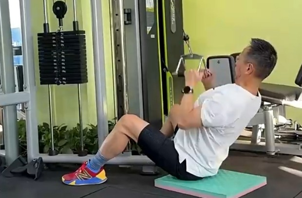 詹俊社媒视频：2026年第一天练起来