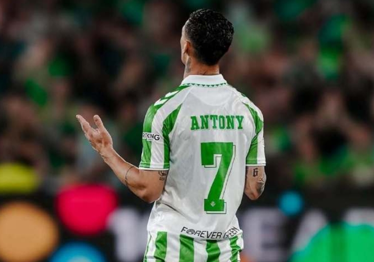 贝蒂斯总监谈安东尼：生涯最困难签约 曼联不久前为他花了1亿