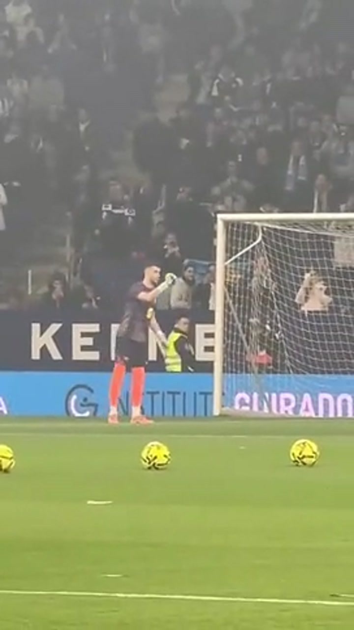 实拍加西亚面对西班牙人球迷漫天嘘声