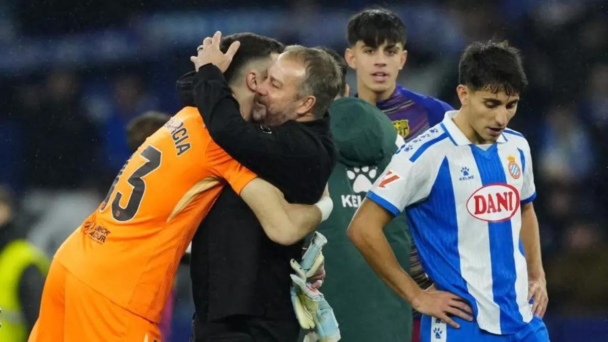 每体：霍安战西班牙人赛后悄然离场，在混采区依然保持沉默