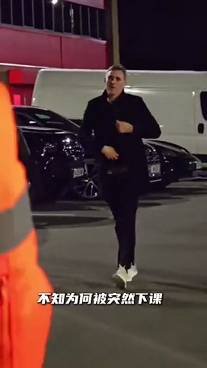 接替阿莫林！弗莱彻心情愉悦 还给球迷们签名