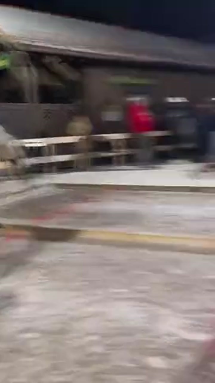 穆勒社媒晒在慕尼黑户外玩冰壶视频