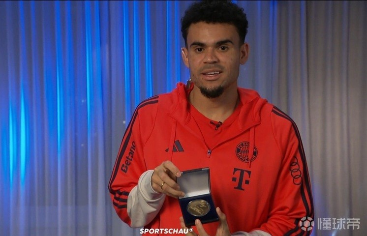 路易斯-迪亚斯零度角进球，被评为2025年度德国足坛最佳进球