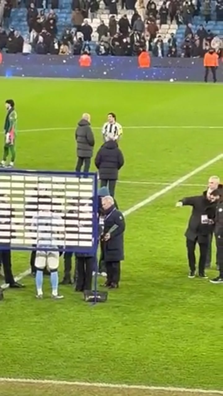 实拍瓜迪奥拉赛后和托纳利长时间交谈