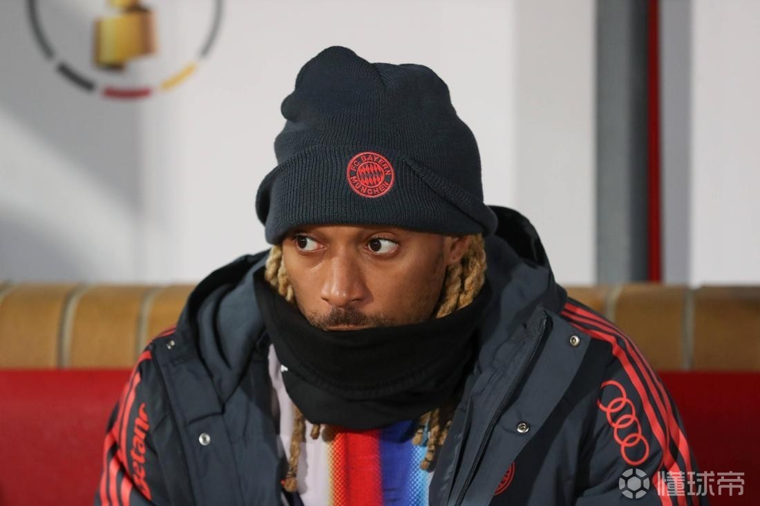 德天空：博埃昨天因伤退出拜仁训练，今天需通过体检才能转会