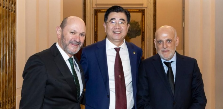 宋凯：中国人民热爱皇马和巴萨 我们的教练正在拉玛西亚参与合作