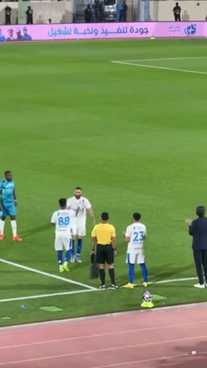 实拍本泽马首秀独造4球 第72分钟打卡下班