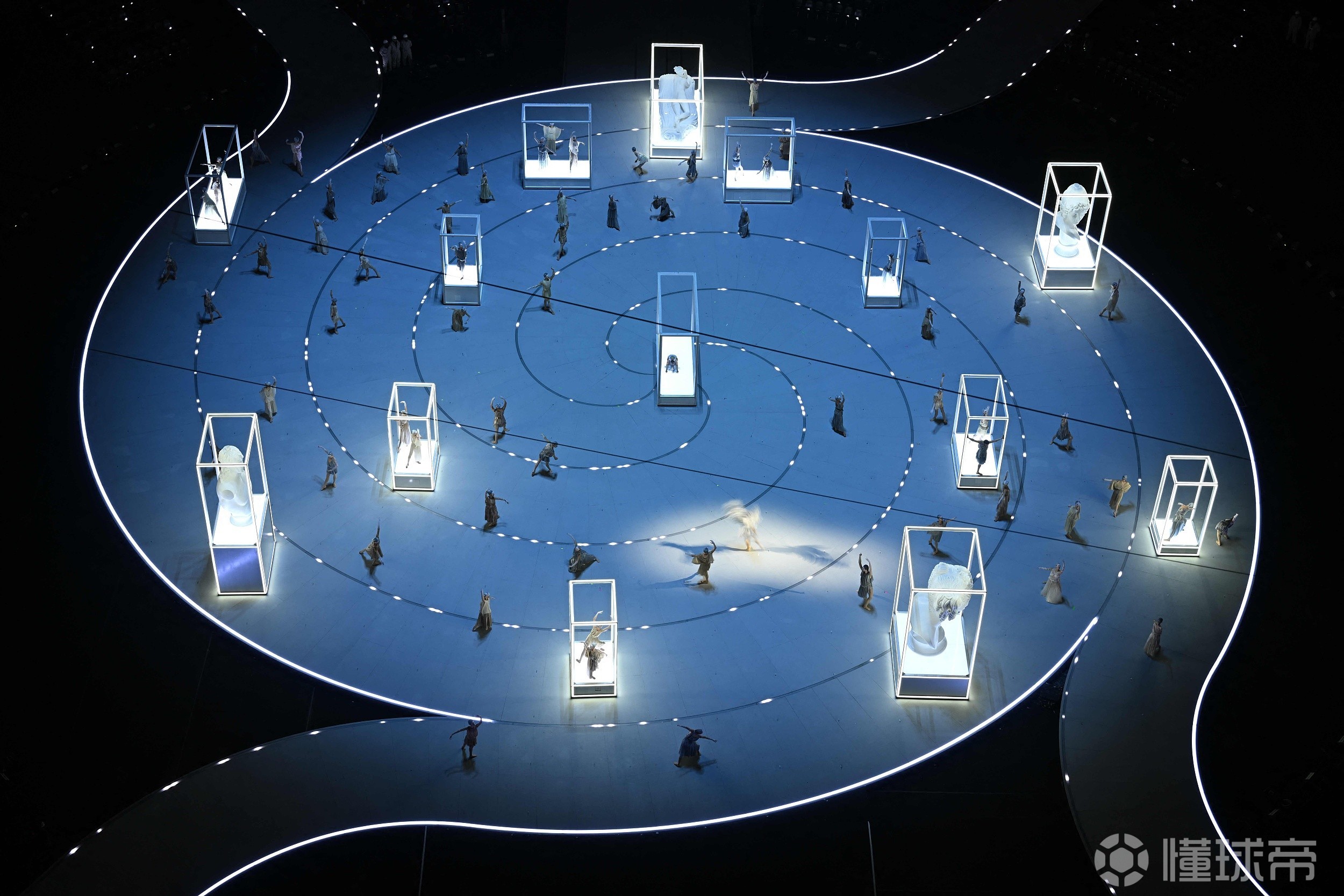 中国代表团蓝衣亮相，米兰-科尔蒂纳冬奥会开幕式在圣西罗举行