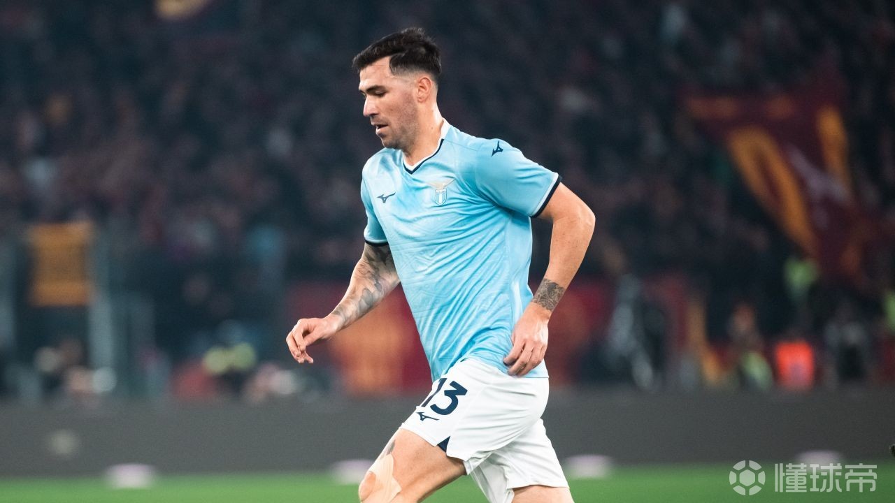 拉齐奥总监：罗马尼奥利的经纪人所言不实，球员最终决定留队