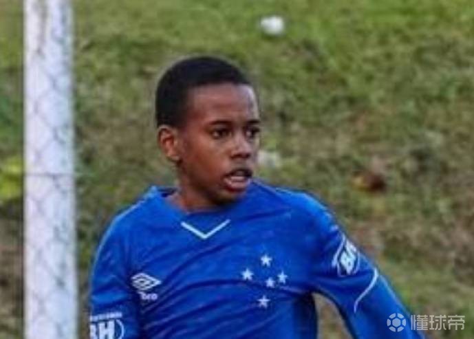 博主发布埃斯特旺9岁时的比赛集锦，射门盘带无所不能