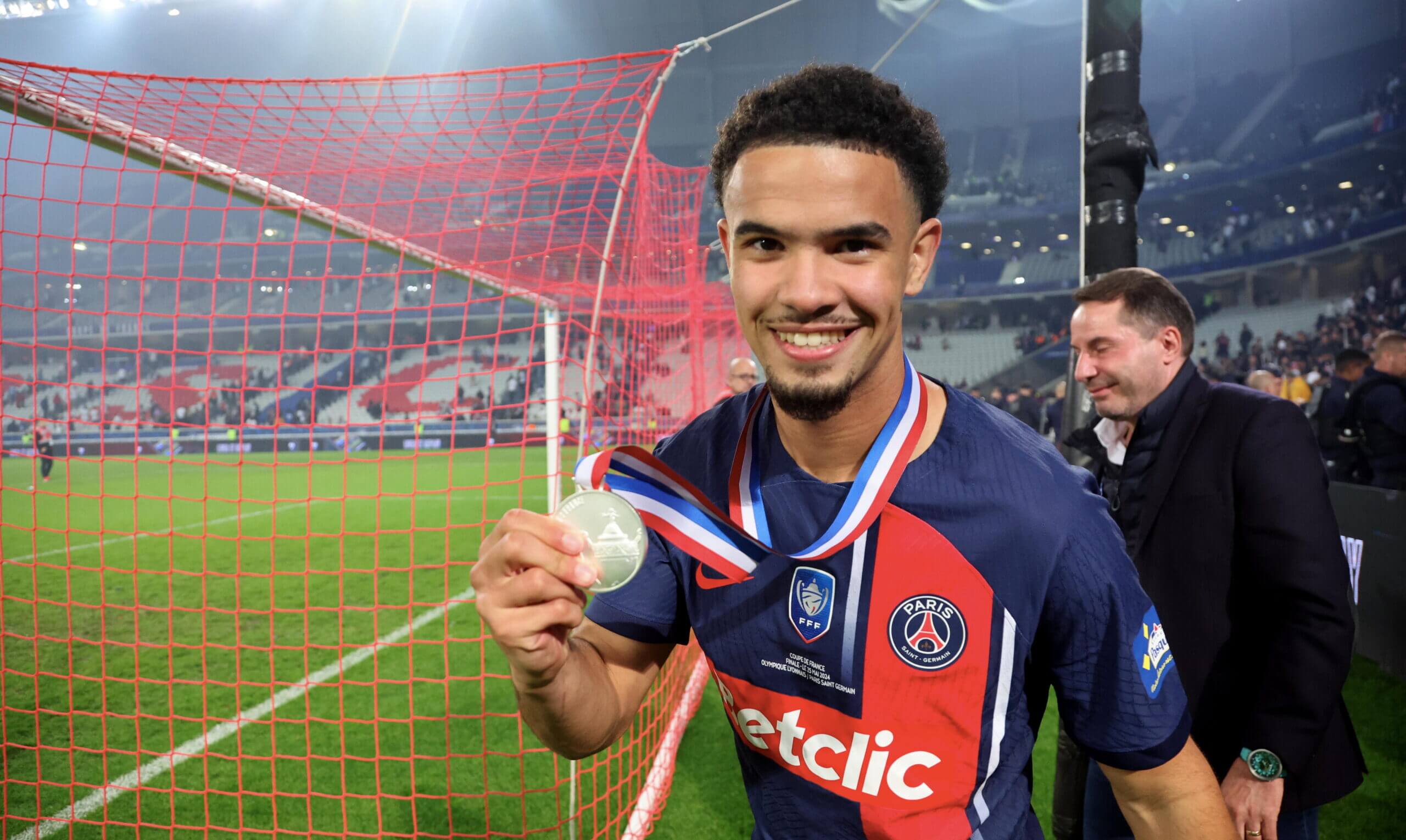 队报专栏：巴黎新“野猪”埃梅里，强悍的对抗机器