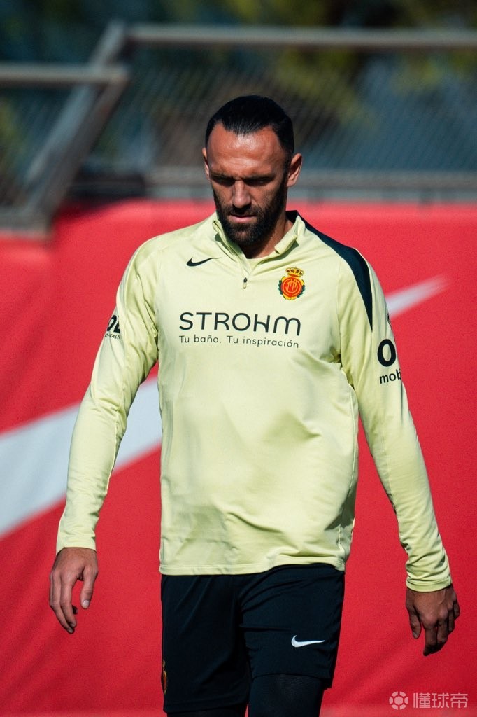 穆里奇：能和莱万能相提并论的前锋没几个，但我不是其中之一