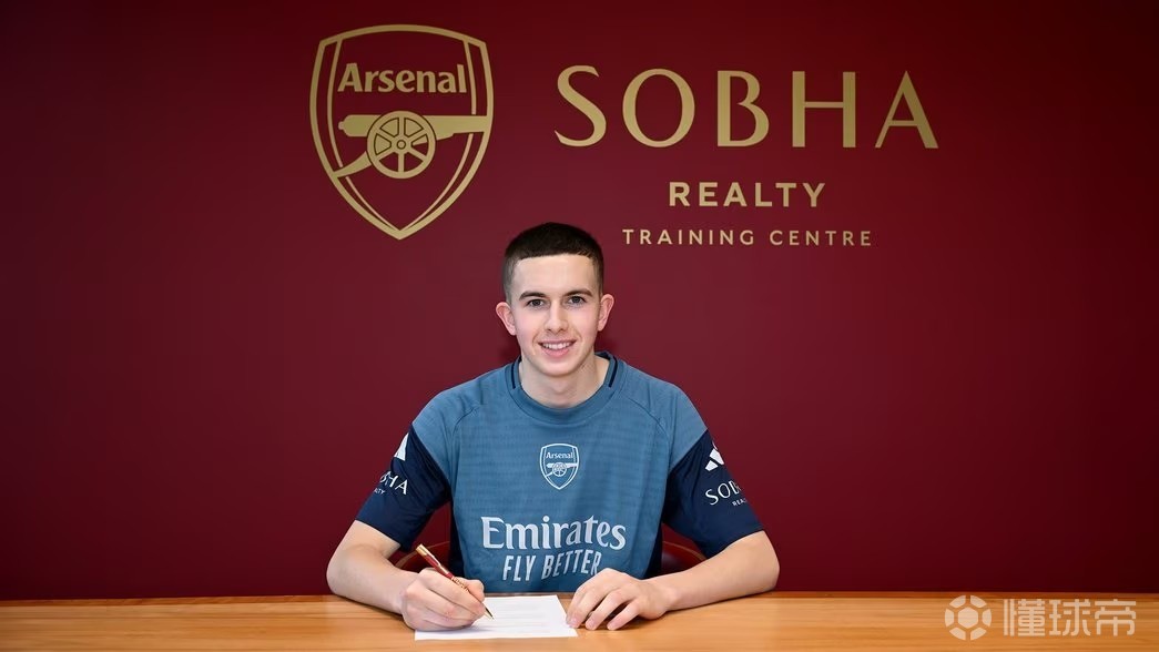 官方：阿森纳签下16岁中卫麦卡伦，后者成为奖学金计划新成员