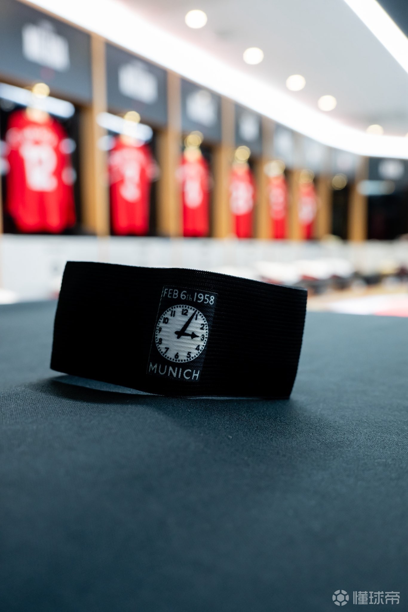 纪念慕尼黑空难68周年，B费将在对阵热刺时佩戴特制队长袖标