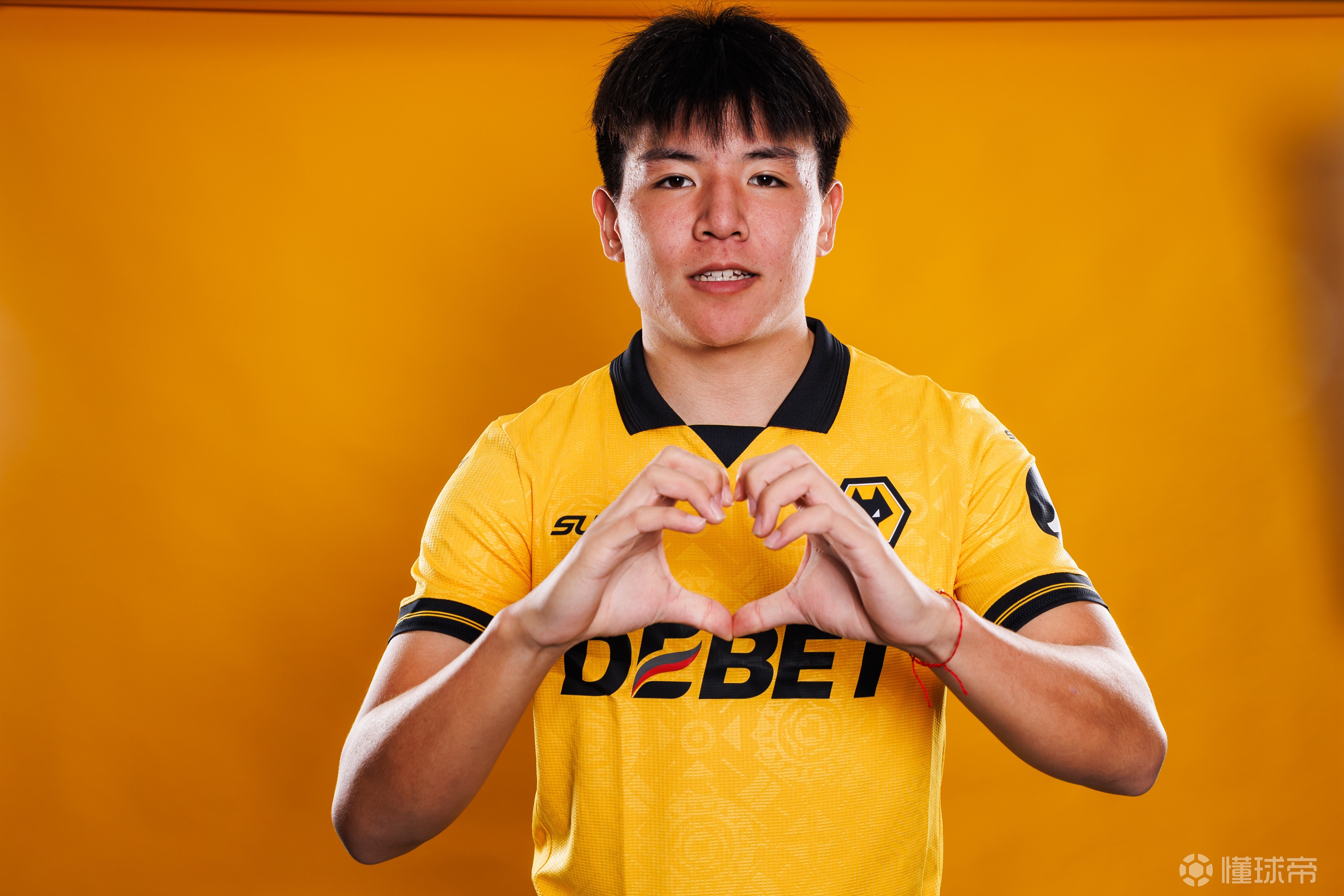 官方公告显示徐彬加盟的是巴恩斯利U21，并将同时效力狼队U21