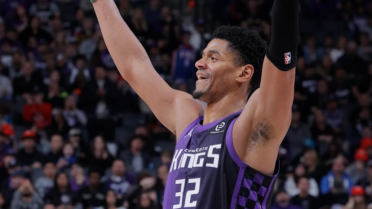 Shams：国王和新秀中锋卡德维尔签下四年合同