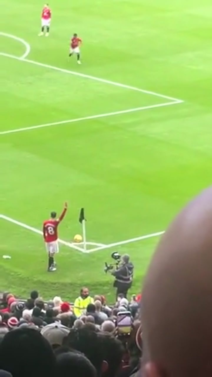 实拍曼联精彩角球战术配合 姆伯莫破门得分