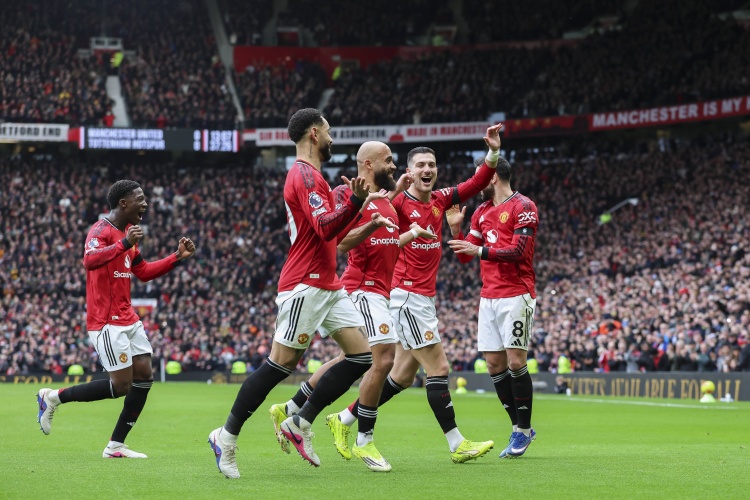 曼联球迷主场高唱：弗格森说得对 这只是热刺而已