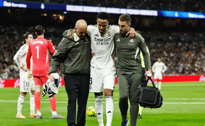 曼联4000万欧元报价米利唐，伤病或成关键变量