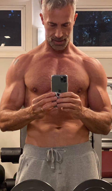 迪巴拉60岁岳父晒肌肉照：准备成为一个活跃的外公