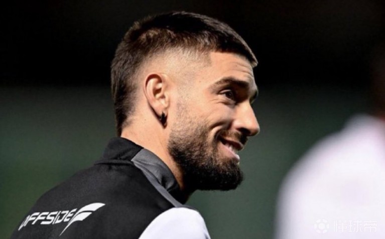 沙媒：卡拉斯科因出场条件达标触发续约1年机制，薪资没变化