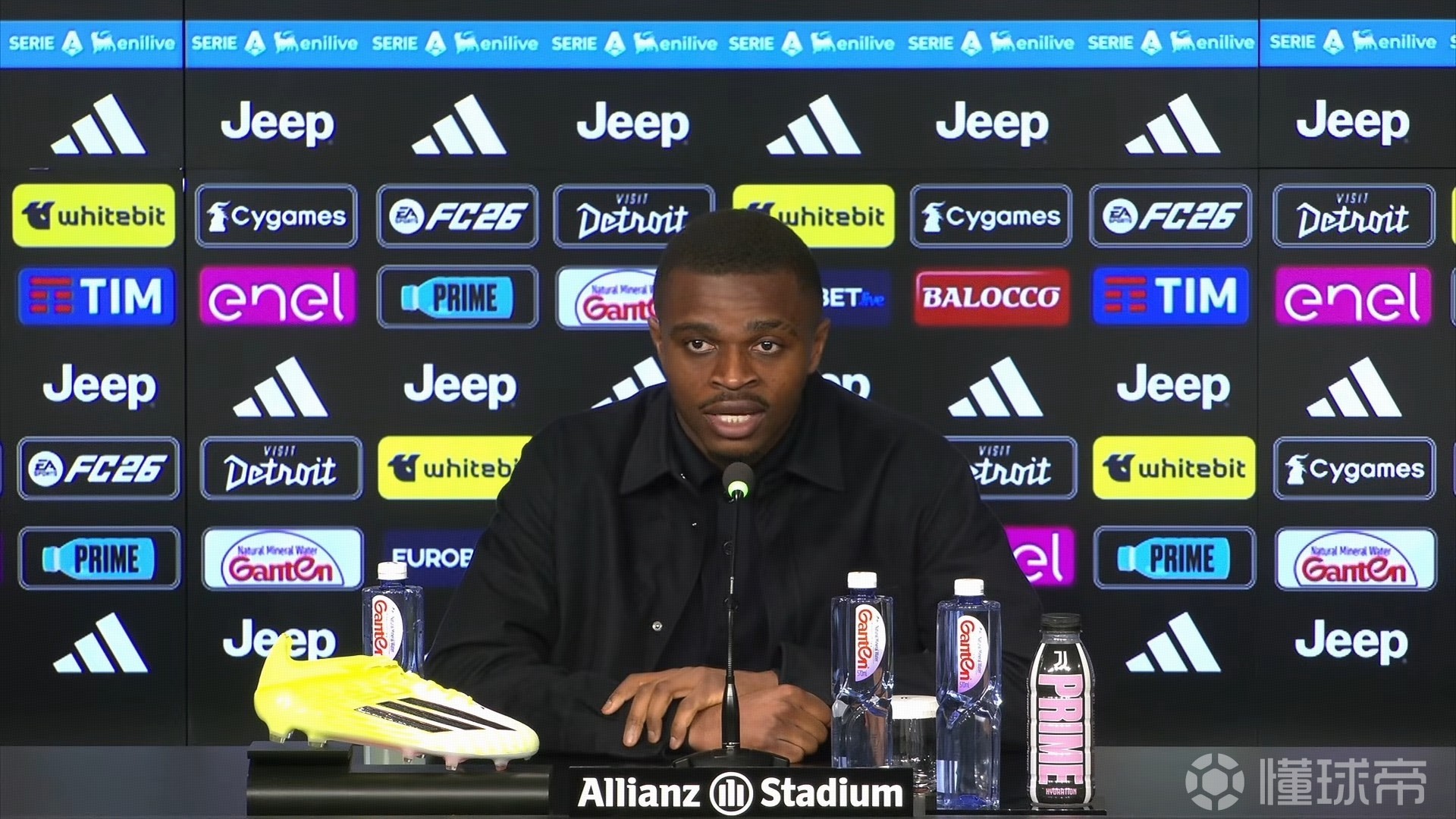 卡卢卢：我没看卡瓦尔倒地的回放，但我知道他绝不会假摔