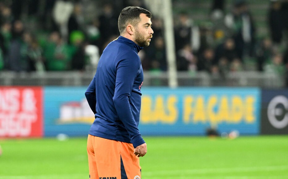 蒙彼利埃球员萨瓦尼耶被换下时突然情绪失控，辱骂一名球迷