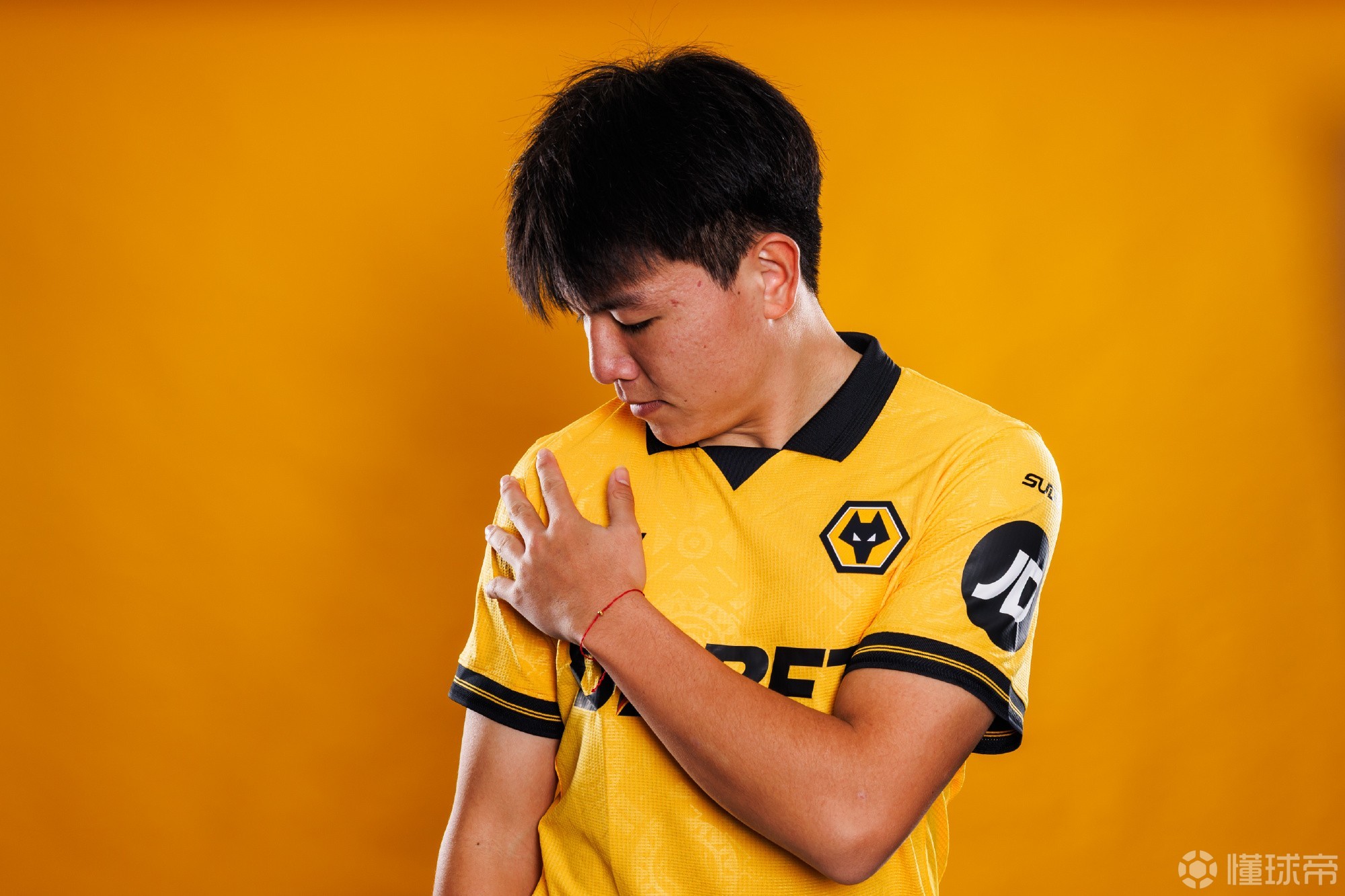 体坛：徐彬能踢巴恩斯利一队比赛，但要凭U21的表现打动主帅