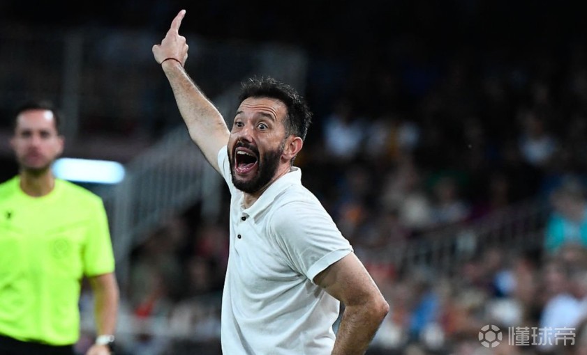 不满球队表现，瓦伦西亚球迷高喊科尔伯朗下课