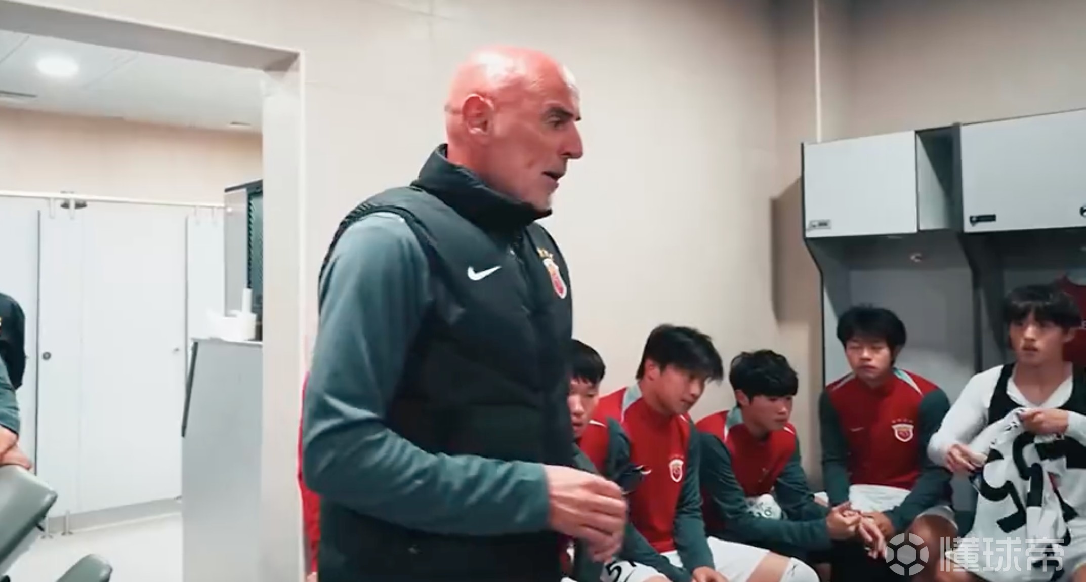 东体：海港踢江原可能用三后卫；第6外援在考虑范围内