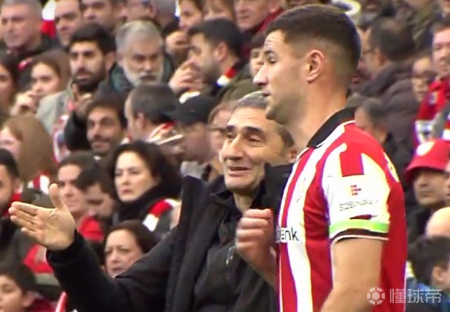 对手遭争议判罚染红，巴尔韦德：这就罚下了？真罚下了？哈哈