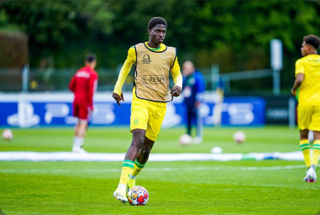 传闻：纽卡关注身高196cm的南特19岁中场德夫