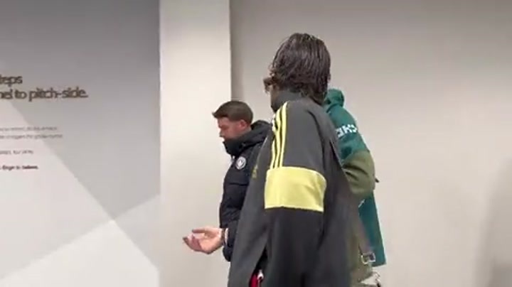 实拍：索博和哈兰德赛后结伴而行，两人还在疯狂探讨比赛内容