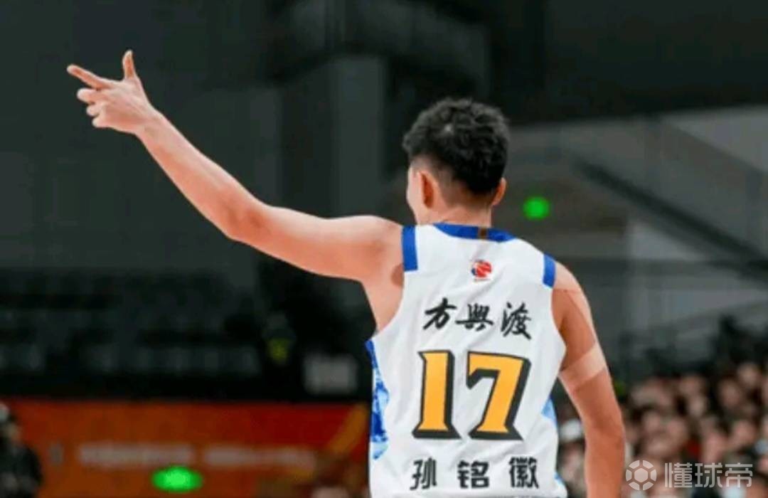 媒体人：孙铭徽遭遇距腓前韧带撕裂，将休战数月