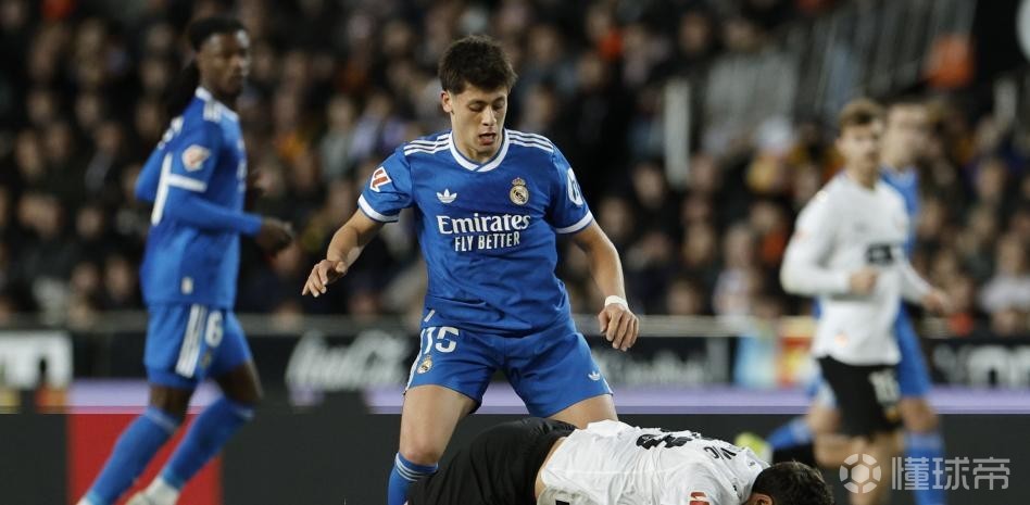 世体：皇马中场问题仍未解决，俱乐部高层对此心知肚明