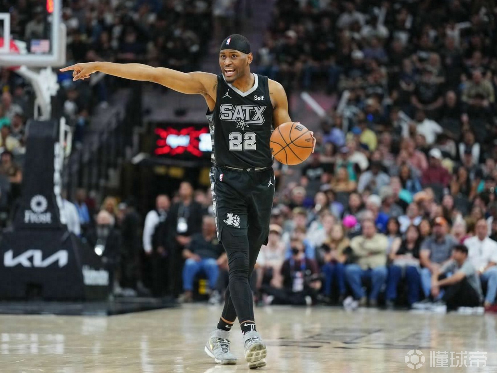 前马刺首轮秀，官方：黄蜂裁掉布拉纳姆