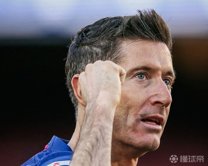 斯基拉：芝加哥火焰向莱万开合同，球员也收到欧洲和沙特报价