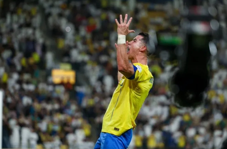 中东报：C罗近几周一直坚持训练 目前不会踢亚冠比赛