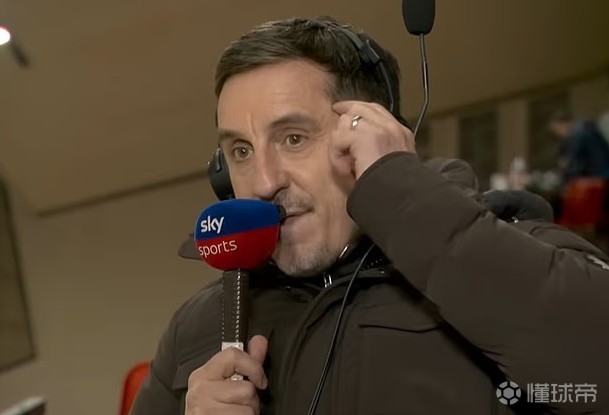 内维尔解说中精准说出比赛剩余时间，球迷怀疑他能听见裁判说的话