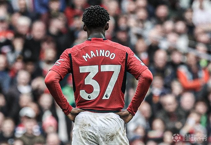 电讯报：那不勒斯曾对曼联考虑放走梅努感到震惊