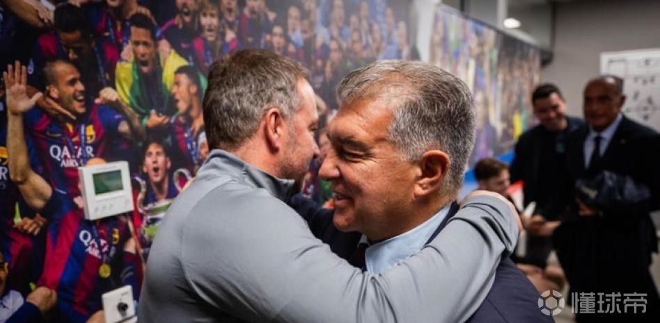 拉波尔塔今日向巴萨一线队球员告别，并亲切问候了弗里克